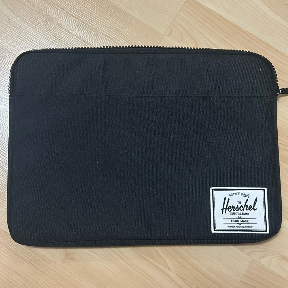 Hershel Black Anchor Sleeve, 14 Inch